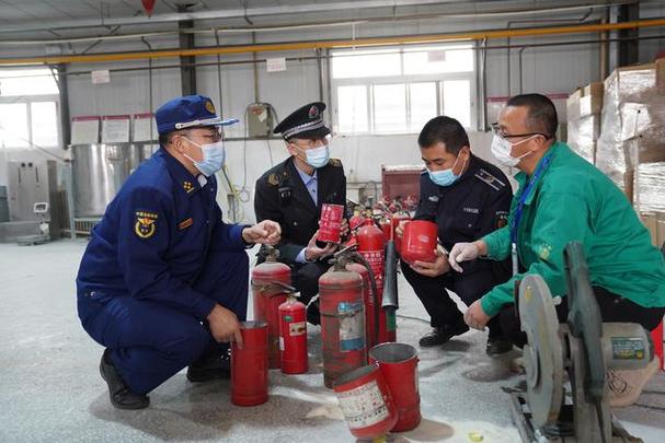 筑牢生命安全防線 北京多區聯合開展消防用品質量大檢查及不合格滅火器集中銷毀行動